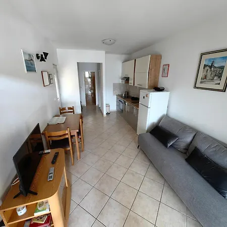 Zal Apartment *