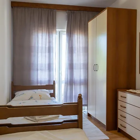 Zal Apartment *